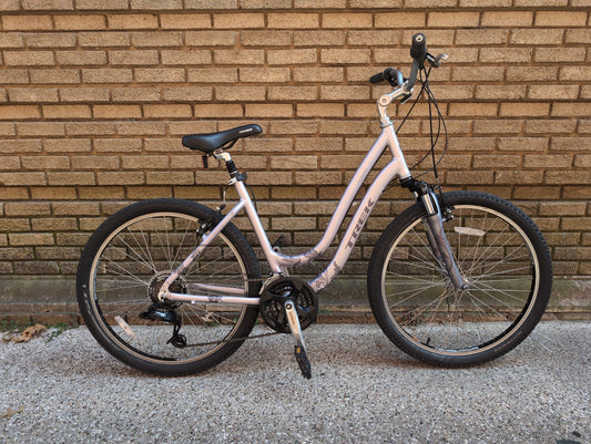 Used: Trek Navigator md/lg